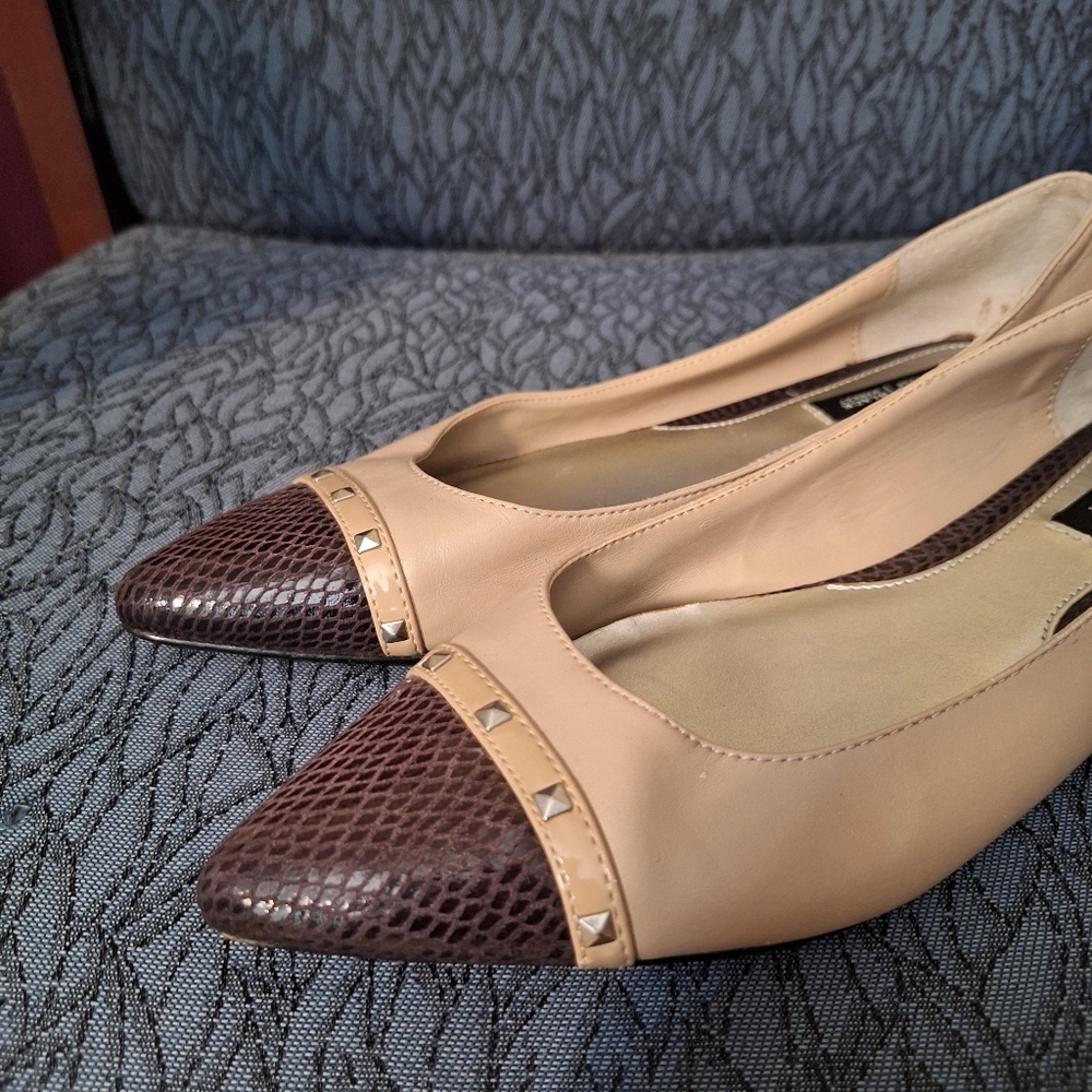 White House Black Market: Elegant pointed-toe ballet flats. Size 8.5M - Picture 10 of 10